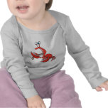 lustige rote Krabbe, die seine Zunge klemmt Shirts