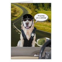 Lustiger Hund/Labrador-Polizist über dem Hügel karten