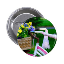 Mädchen wollen gerade, um Spaß, rosa Mädchen-Fahrr Buttons