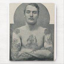 Maskuliner Typ Bruce, der tätowierte australische  Mousepads