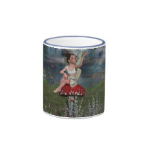 Megan ein junger feenhafter Becher Tee Tassen