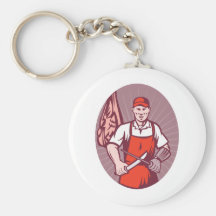 Metzger, der Messer in der Schlächterei schärft Schlüsselband