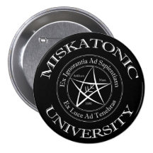 Miskatonic Hochschulknopf Anstecknadelbutton