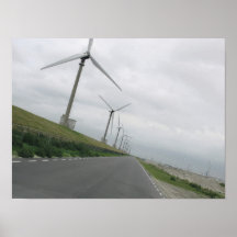 Moderne Windkraftanlagen auf einem niederländische