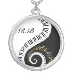 Monogramm-Klavier-Schlüssel und musikalische Anmer Amuletten