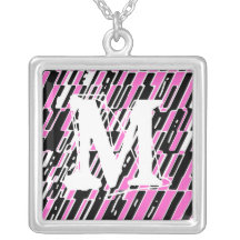 Monogramm-Trümmer-Halskette des Buchstabe-M