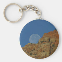 Moonrise über den Klippen in Zion Schlüsselband