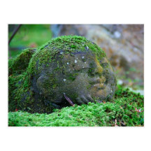 Moos bedeckte japanische Tempel-Statue Postkarten