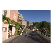 Moustiers-Sainte-Marie, Provence, Frankreich. 2 Fotografien
