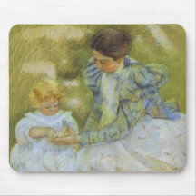 Mutter, die mit ihrem Kind spielt. c.1897, Mary Ca Mousepad