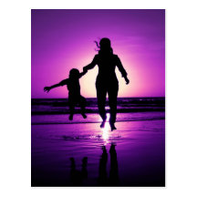 Mutter-und Sohn Kinderstrand-Springen Postkarten