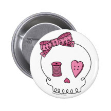 Nähender Schädel (Rosa) Anstecknadelbutton