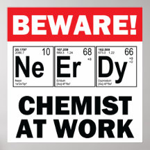 Nerd Elementchemiker bei der Arbeit Posterdrucke