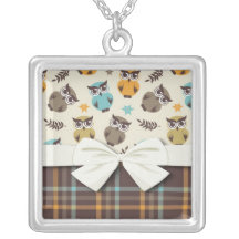niedliche bunte Eule und kariert Personalisierter Schmuck