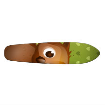 Niedliche Eule auf grünem Herz-Muster-Hintergrund Skateboarddeck