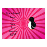 Niedlicher Penguinrosasonnendurchbruch Einladungskarten