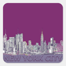 NYC mit lila Flieder Quadrataufkleber