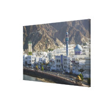 Oman, Muscat, Mutrah. Gebäude entlang Mutrah Galerie Falt Leinwand