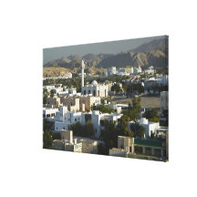 Oman, Muscat, Qurm. Gebäude von Qurm Bereich/2 Leinwand Drucke