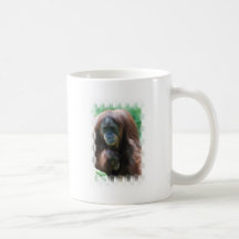 Orang-Utan mit Baby-Kaffeetasse