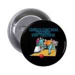 Paare, die zusammen rollen buttons