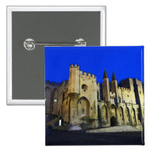Palace des Papstes in Avignon am Sonnenuntergang.  Anstecknadelbutton