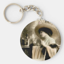Pariser Frau 1900, die Champagne trinkt Schlüsselbänder