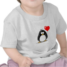 Pinguin mit einem Herzballon Hemd