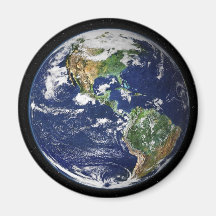 Planeten-Erde mit dem Mond im Hintergrund Kühlschrankmagnete