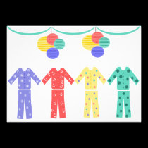 Pyjamas in einem Reihen-Pyjama-Party einladungen