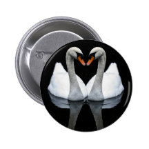 Reflexionen der Liebe, Herz-Form, weiße Schwäne Buttons