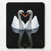 Reflexionen der Liebe, Herz-Form, weiße Schwäne Mousepad