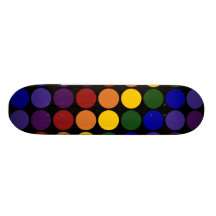 Regenbogen-Tupfen auf Schwarzem Skateboardbrett
