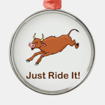 Reiten Sie es einfach mit Brown, das Stier sich st Weihnachtsornament