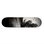 Retro Landschaftsschwarzes ein weißer abstrakter S Skateboard Brett