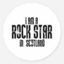 Rockstar in Schottland Runder Aufkleber
