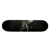 RÖNTGENSTRAHL-SKELETON GESANG AUF RETRO MIC - B&W SKATEBOARD BRETTER