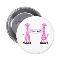 Rosa Giraffen, die bald kommen Anstecknadelbuttons