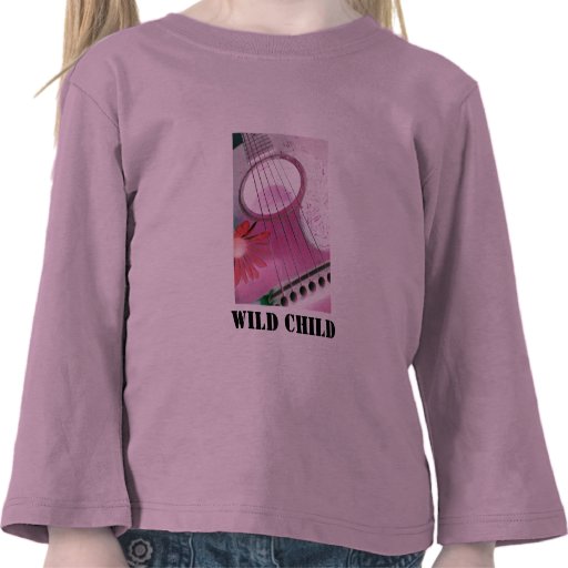 rosa Gitarre, wildes Kindermädchent-stück Tshirt