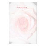 Rosa Rosen-personalisiertes Briefpapier Druckpapier