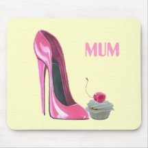 Rosa Stilett-Schuh und kleiner Kuchen Mousepads