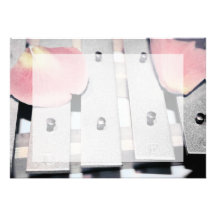 Rosen-Blumenblätter auf Metall Bell verblaßten Art Personalisierte Ankündigungen