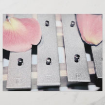 Rosen-Blumenblätter auf Metall Bell verblaßten Art Bedruckte Flyer