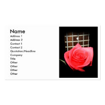 Rote rosa Rose gegen fretboard Baß der Schnur fünf Visitenkarten