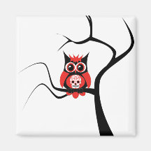 Rote Zuckerschädel-Eule im Baum-Magneten