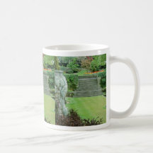Roter formaler Garten - Arabis, Aubretia, Wallflow Kaffee Tasse