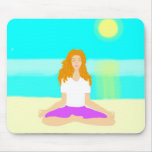 Rotes behaartes Mädchen, Yoga, OM-Pose, Strand, Oz Mauspads
