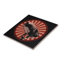 Rotes Retro Mikrofon-Emblem Keramikfliesen