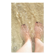 Sandy-Füße in Bermuda Bedrucktes Papier