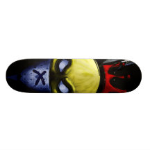 Schädel und Flügel gefärbt Skateboardbrett